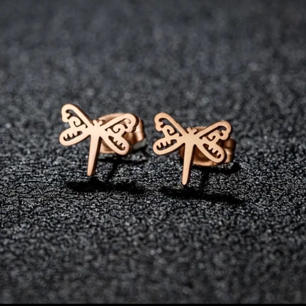 NEW Dainty Dragonfly stud Earrings Rose Gold color - Boutique - Picture 4 of 4